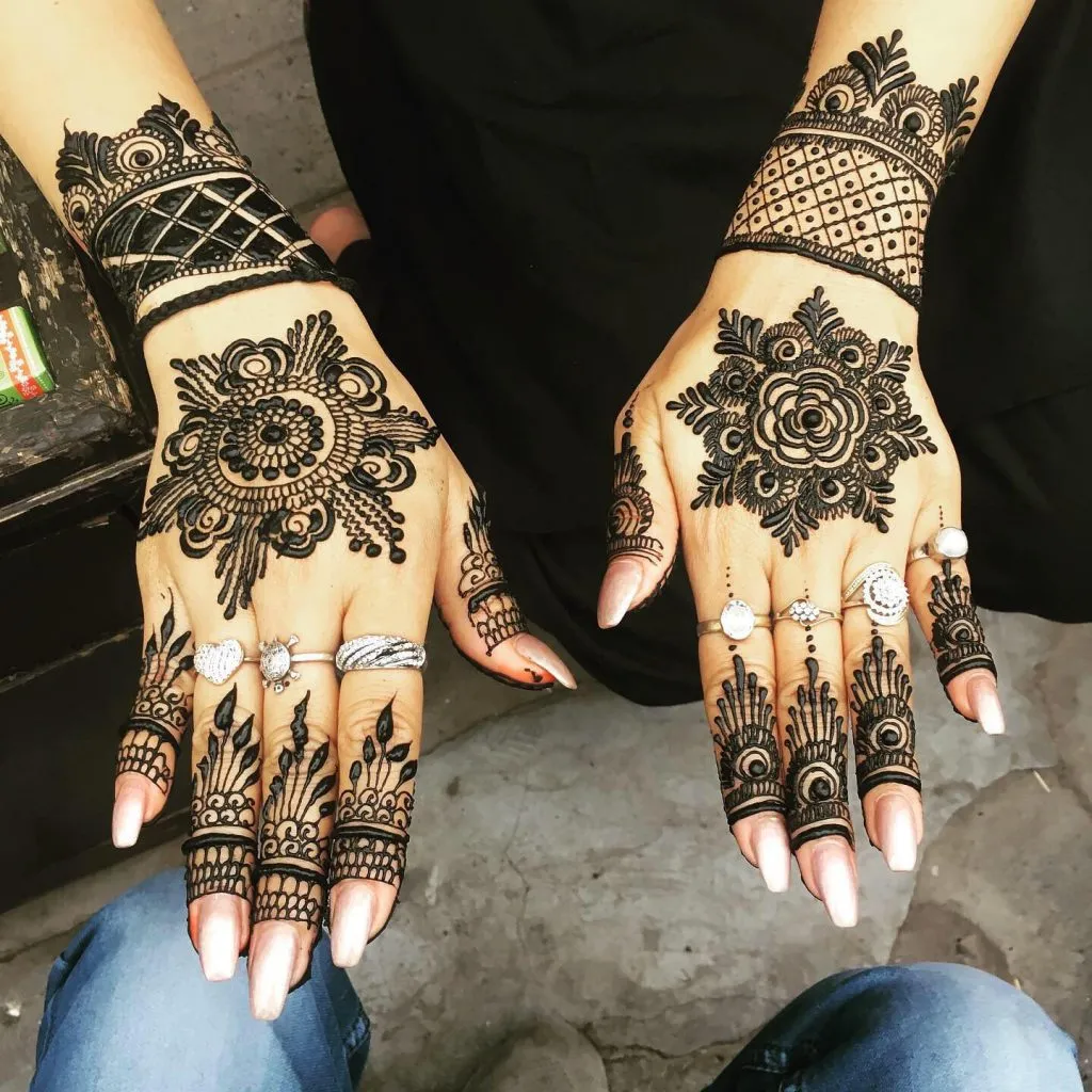Henna artists in Delhi 